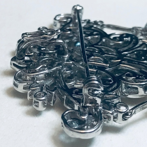 Dallas Prince Blue Topaz Pearl and Chrome Marcasite Brooch / Pendant - Picture 9 of 11